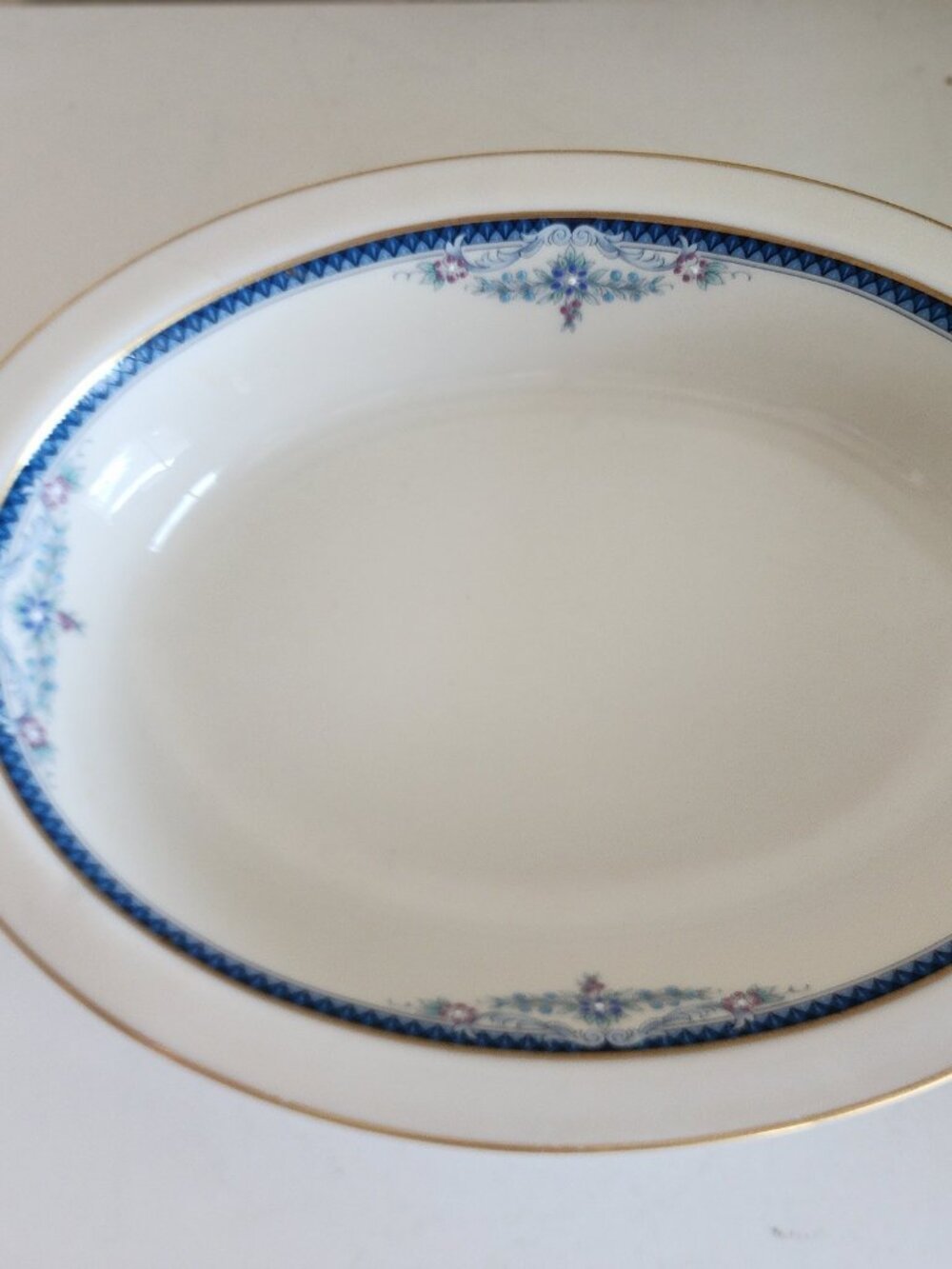 Lenox Presidential Collection Columbia 9 3/4" Oval Serving Bowl Un-Used